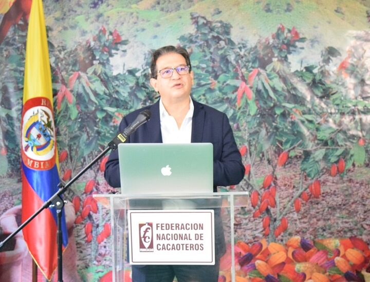 Minagricultura anuncia plan de renovación de diez mil hectáreas de cacao en 2021 para mejorar la productividad