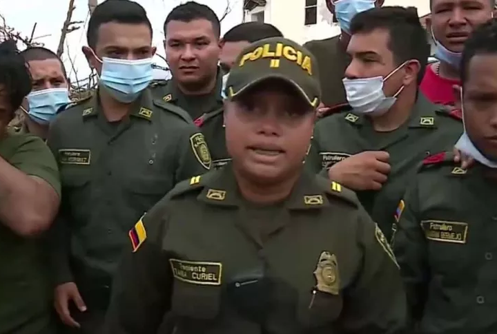 La teniente de la Policía Nacional Tania Curiel, en medio de lágrimas les mandó un mensaje a sus familiares en La Guajira