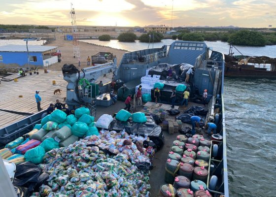 Armada de Colombia llevó cerca de 200 toneladas de alimentos a familias de la Alta Guajira