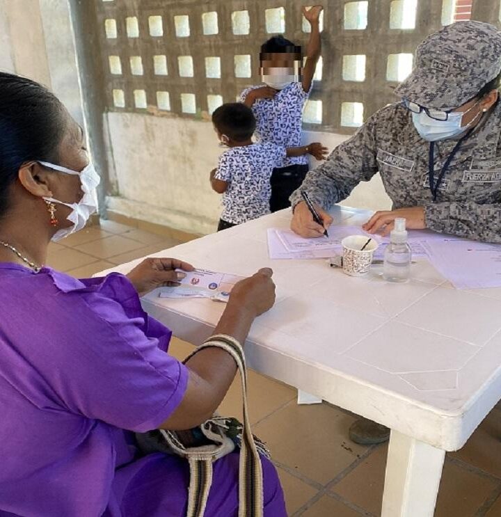 Fuerza Aérea beneficia a más de 700 Wayúu con jornada de salud y entretenimiento, en La Guajira