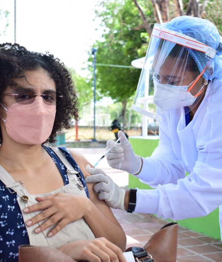 En Barrancas se aplicaron 300 dosis en el primer día de vacunación masiva