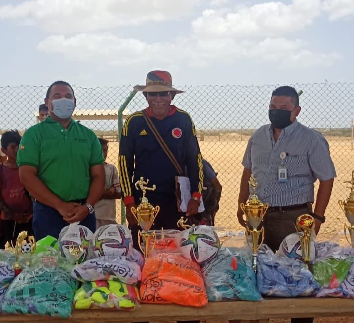 Cerrejón entregó implementos deportivos a comunidades indígenas